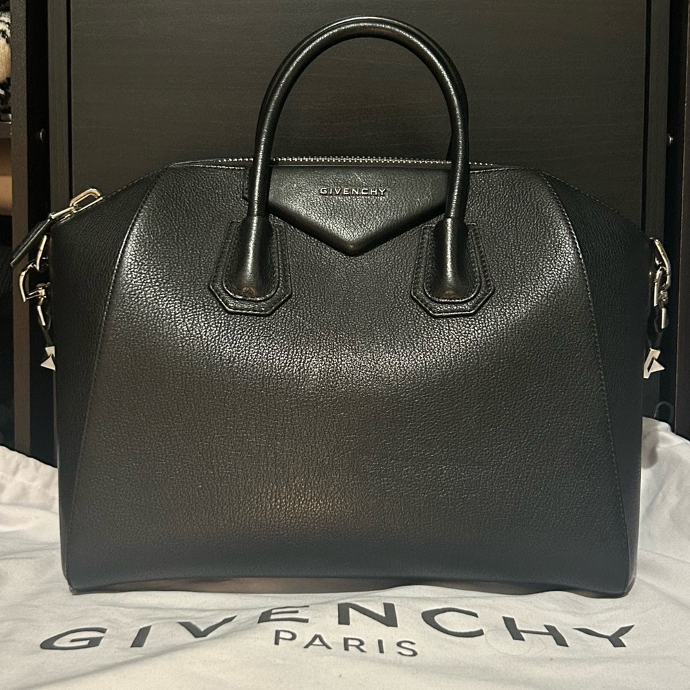 Givenchy Large Antigona in Black
